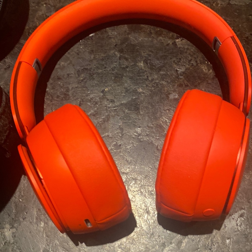 Beats red